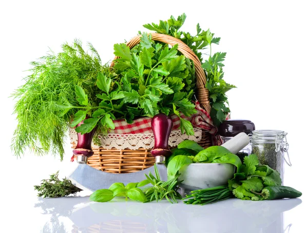 Zöld főzés a gyógynövények fehér backround — Stock Fotó