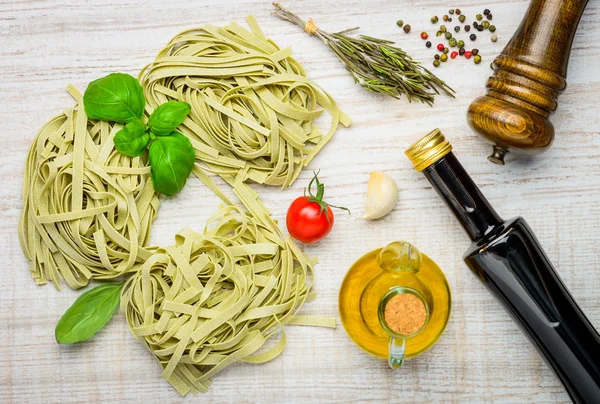 Italian Cuisine Tagliatelle Pasta and Ingredients — Stock Photo, Image