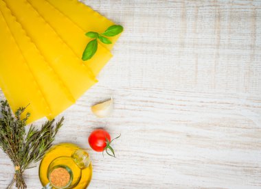 Sarı Reginette lazanya makarna kopya alanı ile