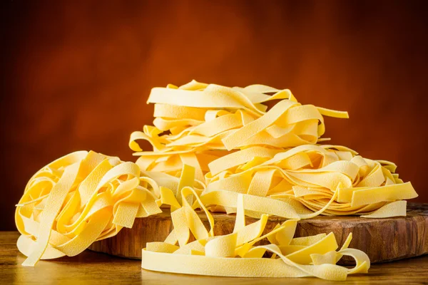 Pasta Tagliatelle Fettucina Amarilla Tagliolini — Foto de Stock