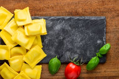 Sarı Ravioli ve kopyalama alanı alanı