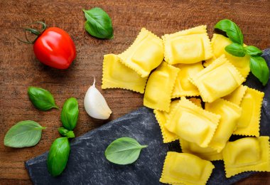 Malzemeler pişirme ile mantı makarna