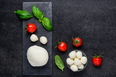 Mozzarella sulu peynir topları