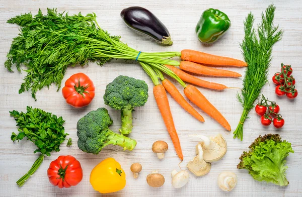 Egészséges szerves élelmiszer- és zöldségfélék — Stock Fotó