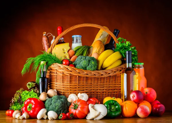 Zdravé stravování. Ekologické potraviny, zelenina a ovoce — Stock fotografie