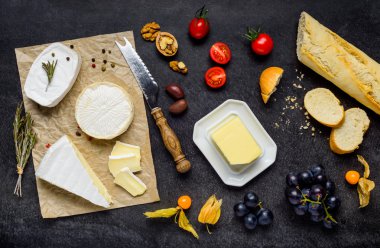 Brie peyniri ve ekmek Fransız mutfağı