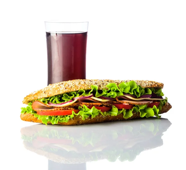 Sandwich largo con cola fría en blanco — Foto de Stock