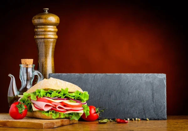 Sandwich de hamburguesa con espacio de copia — Foto de Stock