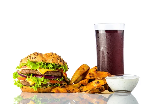 Fast food hamburger, patatine fritte con cola e salsa immersione — Foto Stock