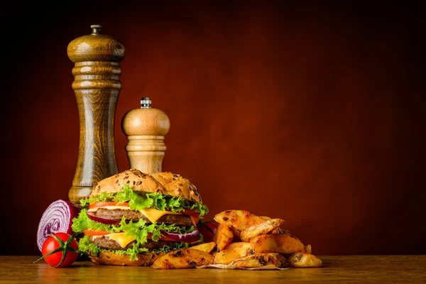Fast-Food-Burger und Kopierraum — Stockfoto