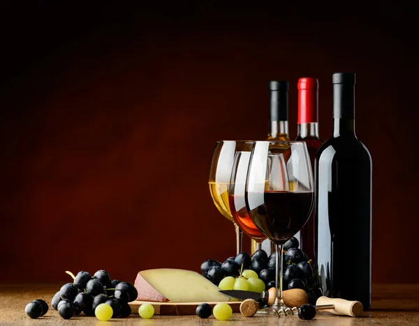 Mesa com vinho — Fotografia de Stock