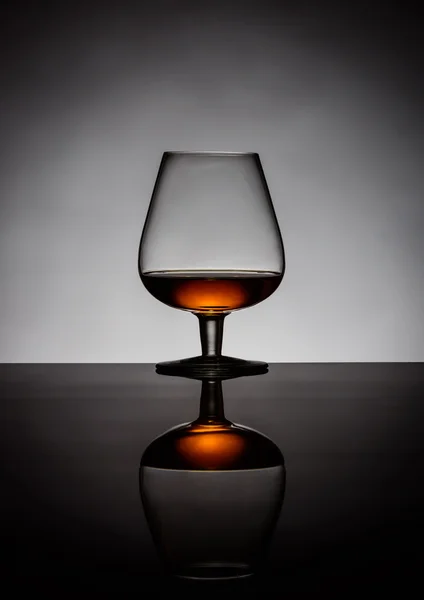 Einzelnes Cognacglas — Stockfoto