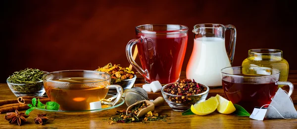 Chá e ingredientes na vida morta rústica — Fotografia de Stock