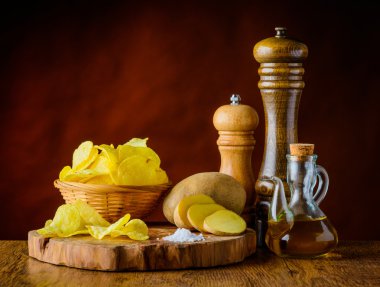 Patates cipsi ve malzemeler