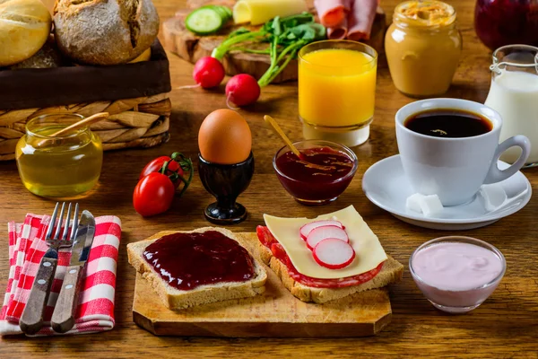 Ontbijt tabel voedsel — Stockfoto