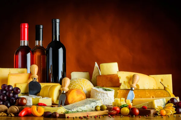 Сыр и вино — стоковое фото