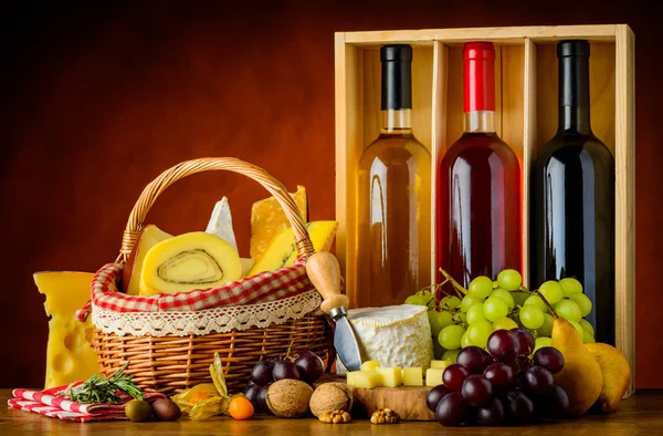 Bottles Wine, Food and Cheese — Stock Photo, Image