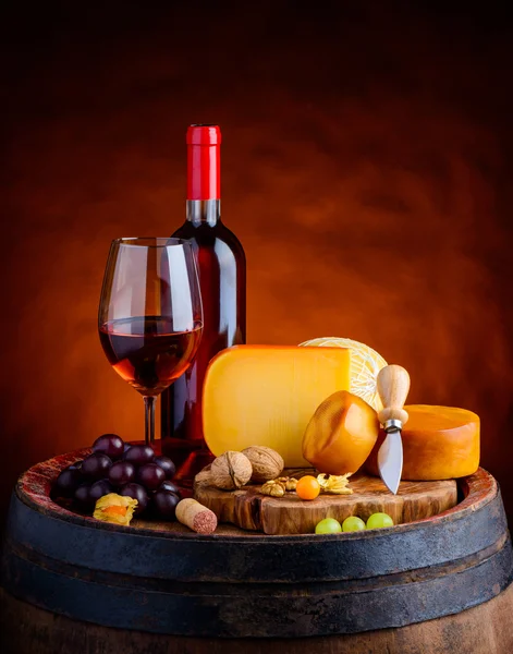 Gouda ost och Rose vin — Stockfoto