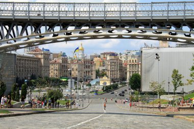 Kiev, Ukrayna. Bağımsızlık Meydanı, sokak Institutska (Avenue, göksel yüzlerce görünümünden).
