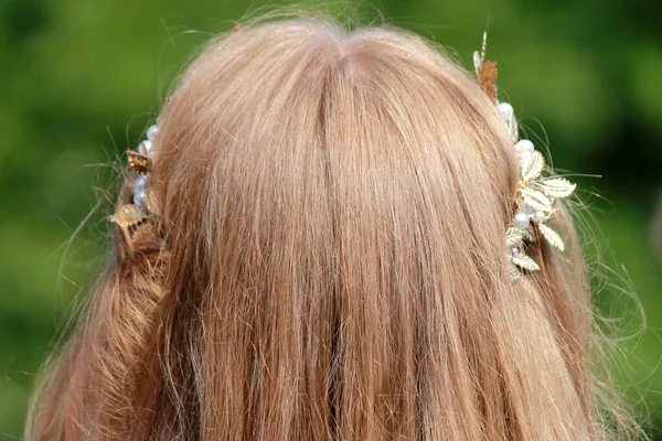 Mulher Loira Bonita Com Cabelos Longos Saudáveis Lisos Brilhantes Penteado — Fotografia de Stock