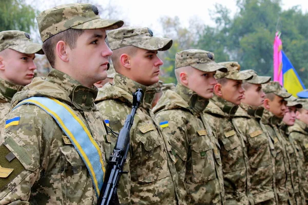 Militaire Parade Oekraïne Een Lijn Van Soldaten Van Het Oekraïense — Stockfoto