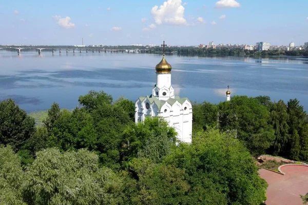 Une Belle Vue Depuis Drone Sur Rivière Église Chrétienne Blanche — Photo