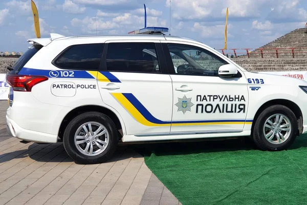 Radiowóz Numerem Policyjnym Stoi Ulicy Ukraińskiego Miasta Miasto Dniepropietrowsk Dniepropietrowsk — Zdjęcie stockowe