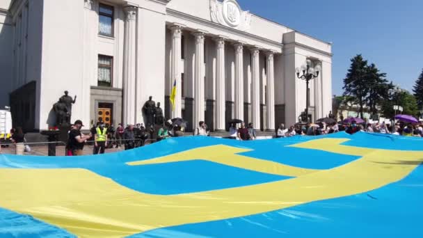 Crimean Tatar Flag Unfurled Verkhovna Rada Ukraine Patriotic Tatars Crimea — Stock Video