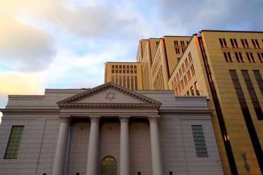 Ortodoks Yahudilerin geleneksel bir sembolü olan antik sinagogdaki altı noktalı Yahudi yıldızı David. Dnipro şehri, Ukrayna