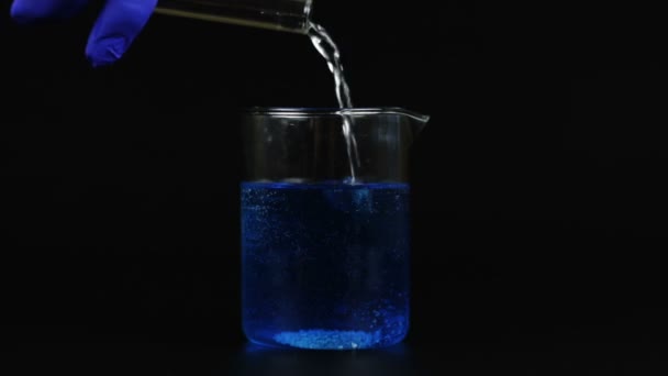 Тестова трубка, хімічний досвід — стокове відео