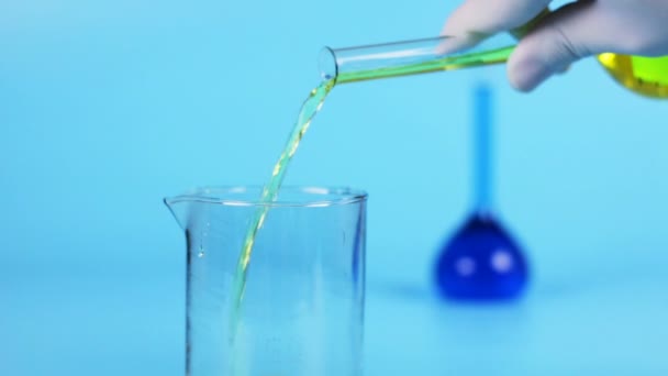 Tubo de ensayo, experiencia química — Vídeo de stock