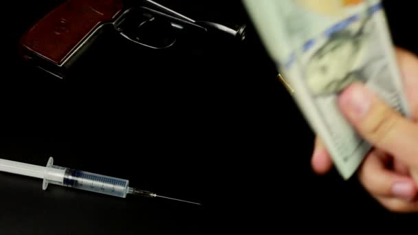 Geld en opsommingstekens, drugs — Stockvideo