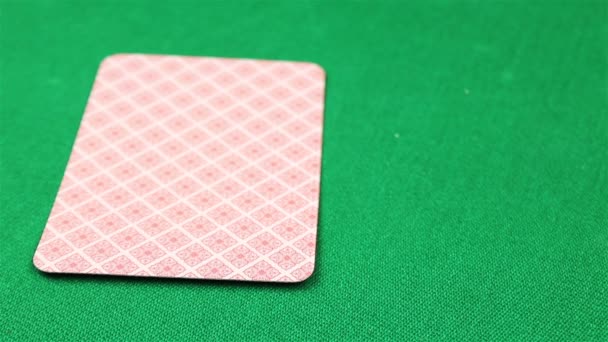 Quatro ases na mesa de poker verde — Vídeo de Stock