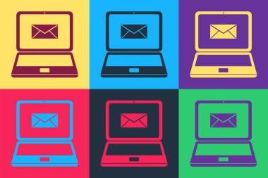Zarflı pop sanat dizüstü bilgisayarı ve açık e- posta ekran simgesi renkli arkaplanda izole edildi. E-posta pazarlama, internet reklamcılığı kavramları. Vektör.