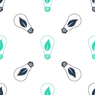 Yaprak simgesine sahip yeşil ampul beyaz arka planda izole edilmiş pürüzsüz desen. Çevre enerjisi kavramı. Vektör.