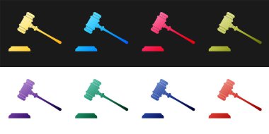 Yargıç Tokmak simgesini siyah beyaz arkaplanda ayır. Gavel ceza ve yasa tasarıları için, mahkeme, adalet, duruşuyla. Açık arttırma çekici. Vektör.