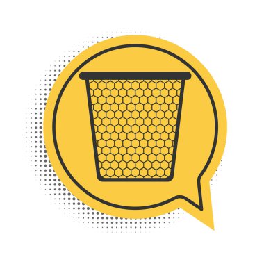 Siyah Çöp Kutusu simgesi beyaz arkaplanda izole edildi. Çöp kutusu tabelası. Sepet simgesini geri dönüştür. Ofis çöpü ikonu. Sarı konuşma balonu sembolü. Vektör.