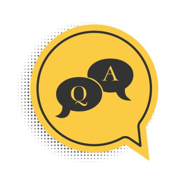Beyaz arkaplanda izole edilmiş konuşma baloncuğu simgesindeki Siyah Soru ve Yanıt işareti. Q ve A sembolü. SSS işareti. Dosyaları kopyala, sohbet baloncuğu. Sarı konuşma balonu sembolü. Vektör.