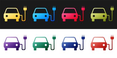 Elektrikli araba ve elektrik kablosu şarj ikonu siyah beyaz arka planda izole edildi. Elektrikli araba şarj tabelası. Yenilenebilir ekolojik teknolojiler. Vektör.
