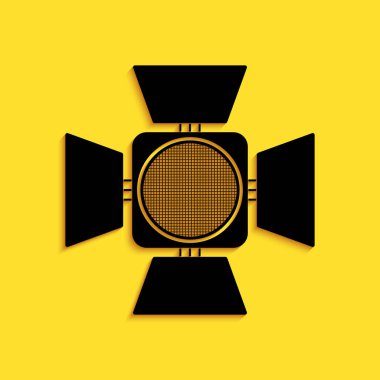 Siyah Film spot ışığı ikonu sarı arkaplanda izole edildi. Işık efekti. Sahne, Stüdyo, Gösteri. Uzun gölge tarzı. Vektör.