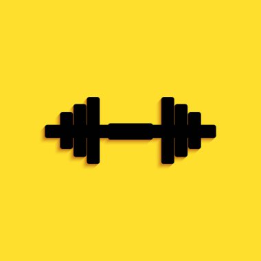 Sarı arka planda izole edilmiş siyah Dumbbell simgesi. Kas kaldırma ikonu, fitness halteri, beden eğitimi ikonu, spor malzemeleri sembolü, egzersiz bumbzili. Uzun gölge tarzı. Vektör.
