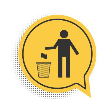 Siyah Adam çöp tenekesine çöp atıyor. Beyaz arka planda izole edilmiş. Geri dönüşüm sembolü. Çöp kutusu imzalayabilir. Sarı konuşma balonu sembolü. Vektör.