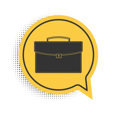 Beyaz arkaplanda siyah evrak çantası simgesi izole edildi. İş ilanı. İş portföyü. Sarı konuşma balonu sembolü. Vektör.