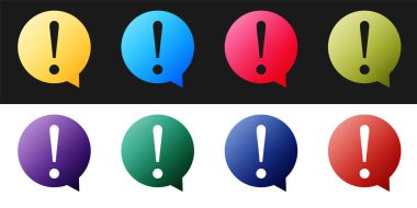 Siyah ve beyaz arkaplanda izole edilmiş daire simgesinde Ünlem işaretini ayarla. Tehlike uyarısı sembolü. SSS işareti. Dosyaları kopyala, sohbet baloncuğu. Vektör.