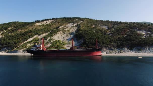 The cargo ship was wrecked and ran aground. Aerial view — Stock Video