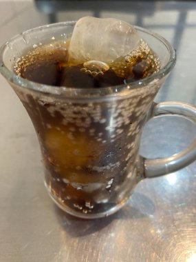 Buz küplü kahve fincanı.