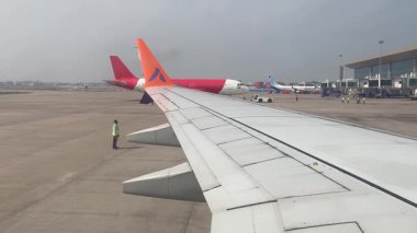 Havaalanındaki uçak.