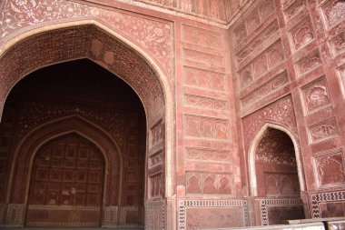 Kızıl Cami 'nin içi