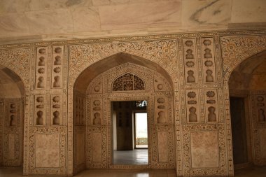 the old architecture in the city of india