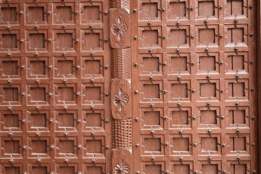 Geleneksel Thai tarzı kapı motifi